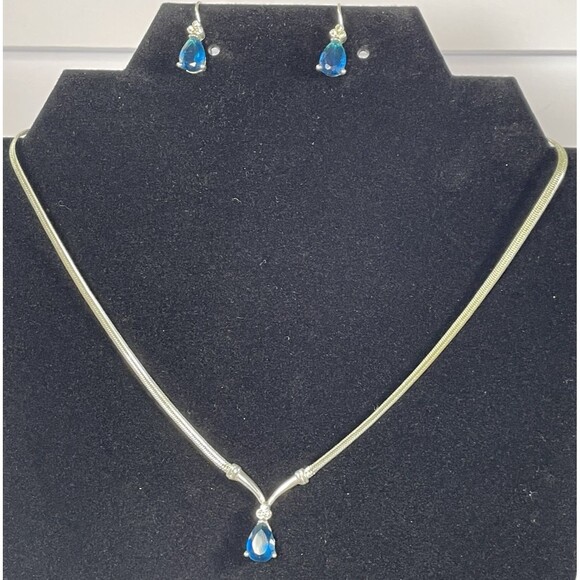 Signed Avon 2003 Faceted Pear Shaped Faux Glass Sapphire Silver Tone Necklace - Picture 1 of 16